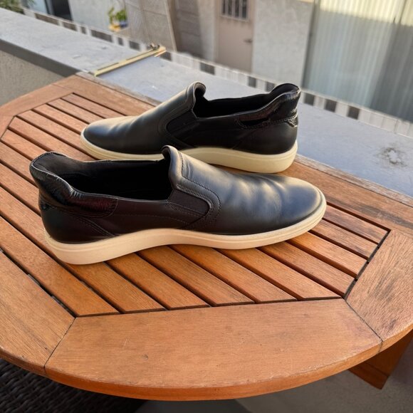 Ecco Shoes - Ecco Womens Black Slip-On Sneakers Extra Width Rubber Sole Size 41/10